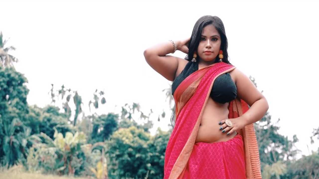 Roohi Feat Sreetama Bouncing Boobs 2021 RR Saree Hot Fashion